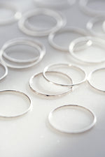 Bague mince martelée // Argent