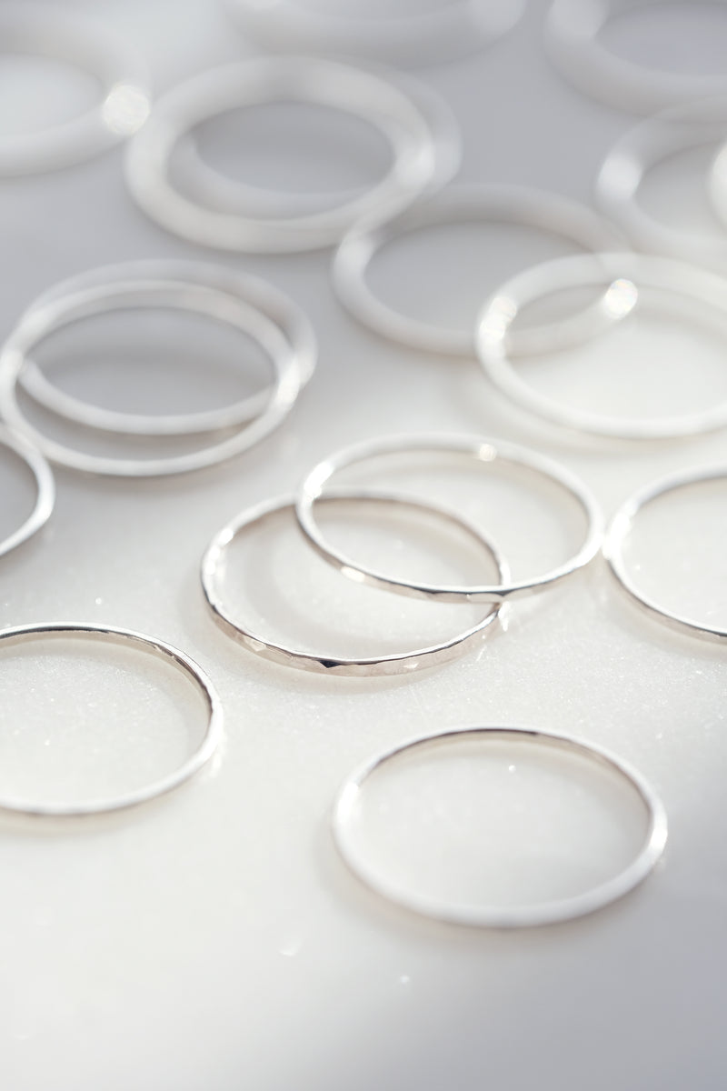 Bague mince martelée // Argent