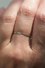 Bague mince martelée // Argent