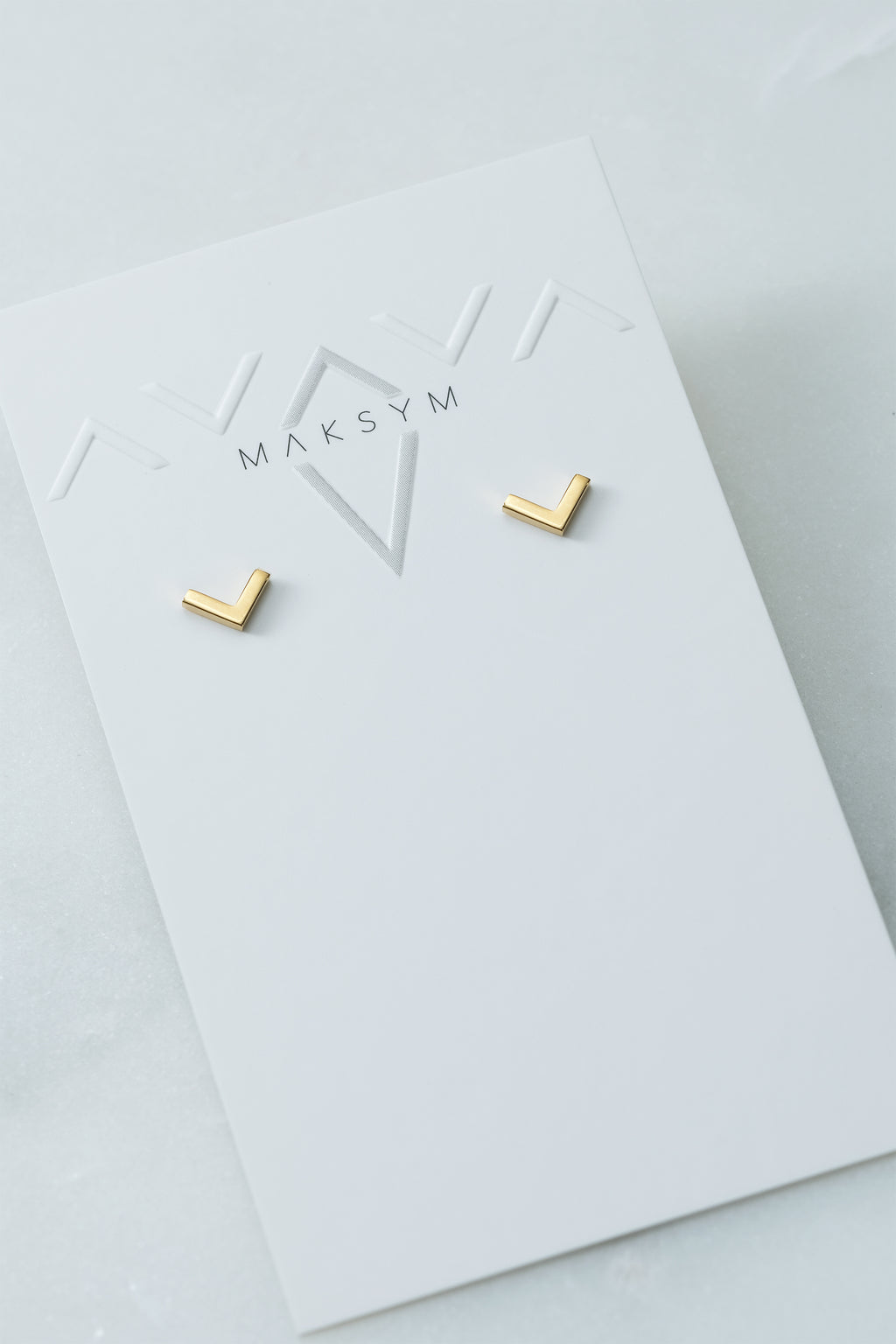 Small V earrings - Yellow gold