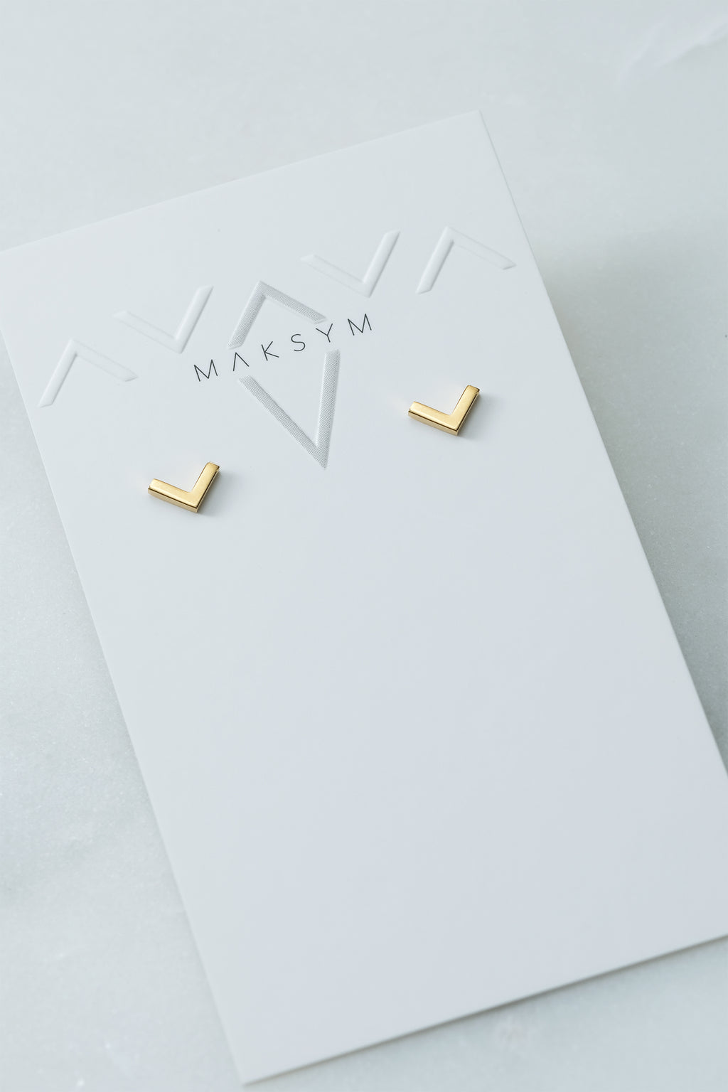 IMPERFECT - Small V earrings - Yellow gold