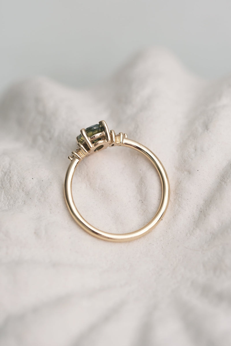 ALICE ring // 1ct green sapphire