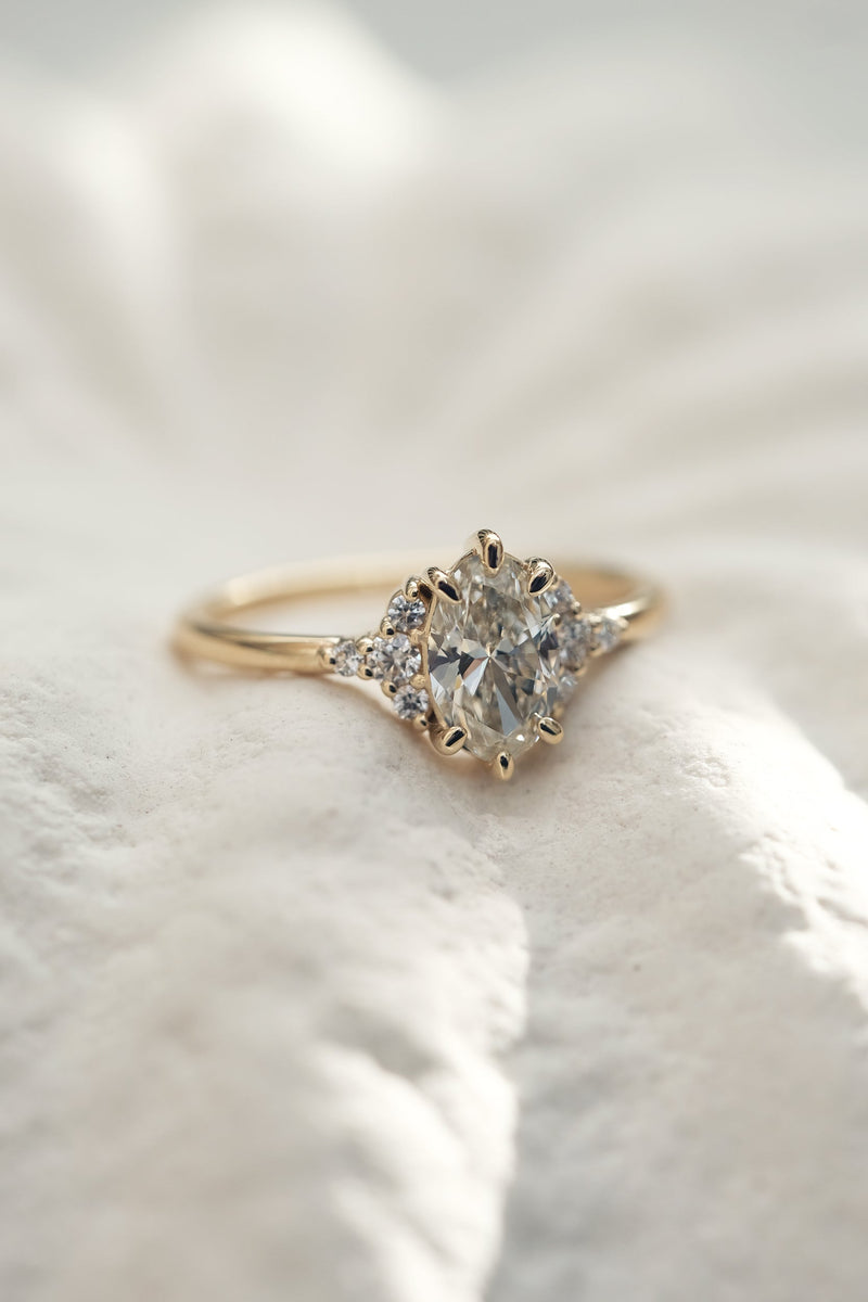 READY TO SHIP // JUNE Ring // CANADIAN oval Diamond 0.77ct