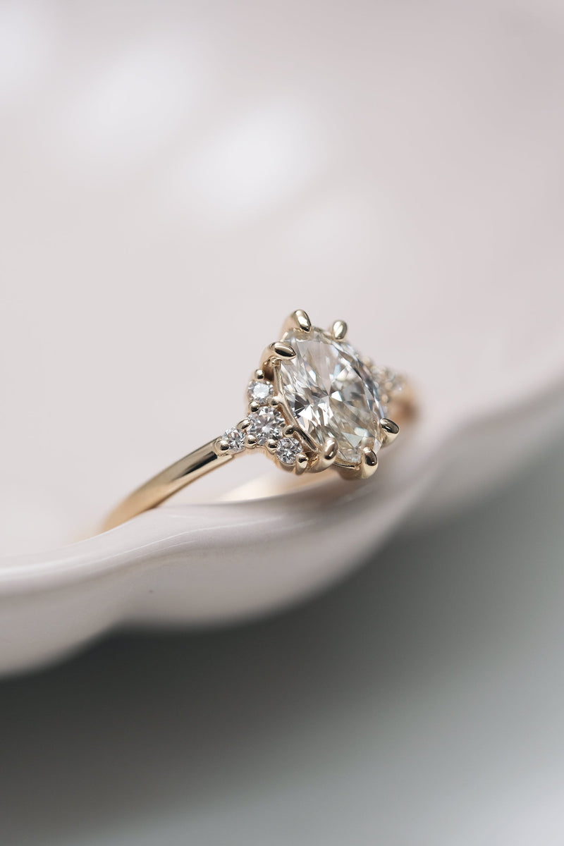 READY TO SHIP // JUNE Ring // CANADIAN oval Diamond 0.77ct