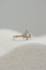 PRÊTE À PARTIR // Bague JINNY // Diamant gris pâle 0.56ct