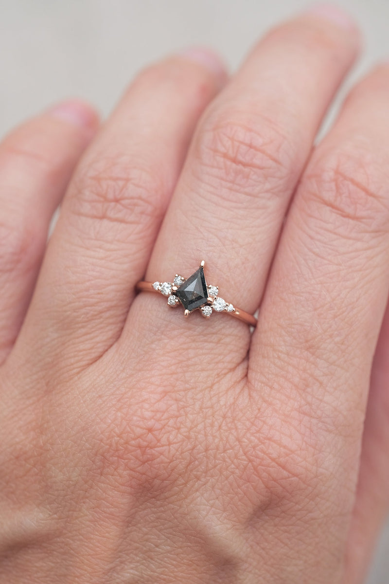 PRÊTE À PARTIR // Bague JINNY // Diamant noir 0.46ct + Diamants blancs
