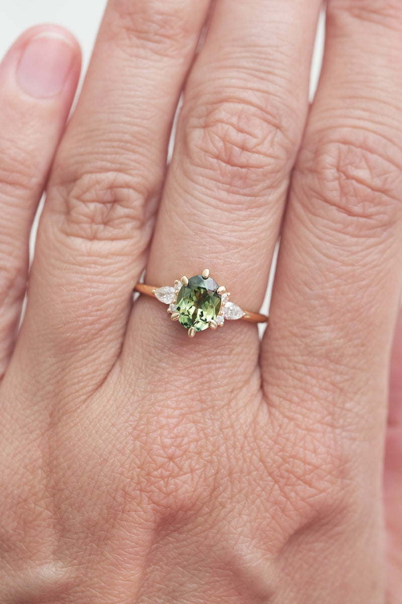 READY TO SHIP // ORIANE ring // Oval green sapphire 1.40ct