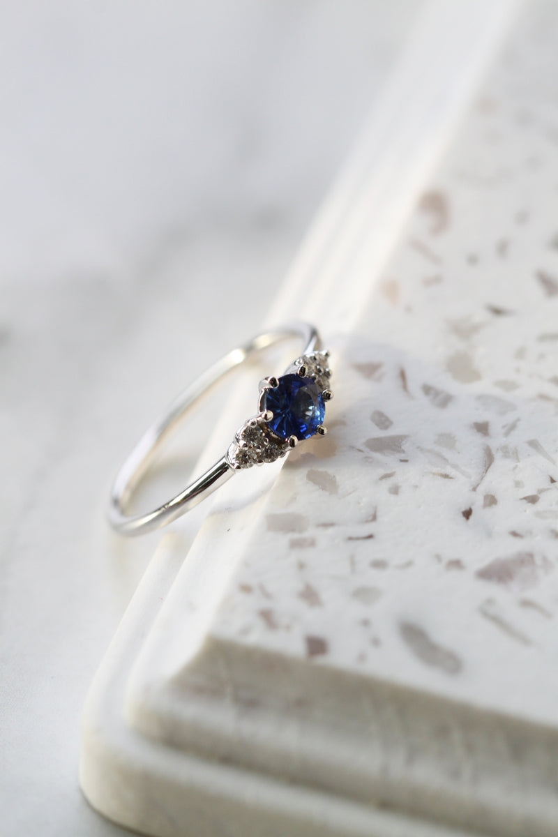 TALIA ring // Blue sapphire