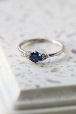 TALIA ring // Blue sapphire