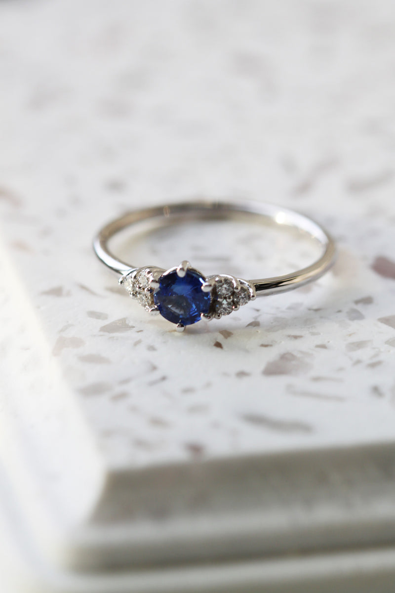 TALIA ring // Blue sapphire