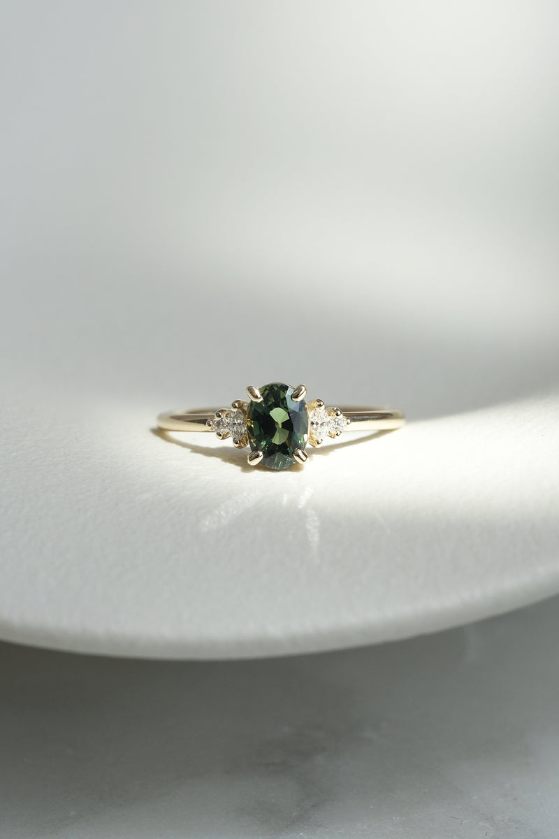 ALICE ring // 1ct green sapphire