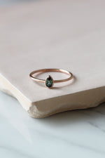 Bague ROMANE // Saphir poire Australien