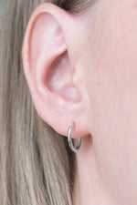 DERNIÈRE CHANCE // Boucles d'oreilles anneaux à tiges // 12 mm // Argent