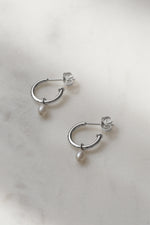 Hoop earrings // 12 mm // Silver + pearls