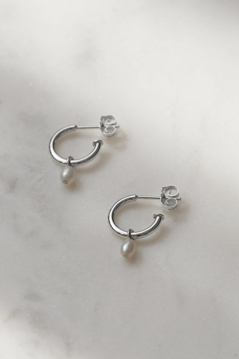 Hoop earrings // 12 mm // Silver + pearls