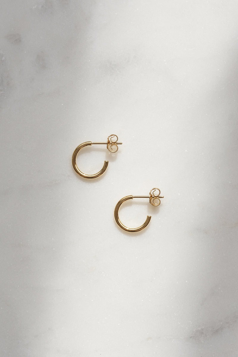 DERNIÈRE CHANCE // Boucles d'oreilles anneaux à tiges // 12 mm // Doré