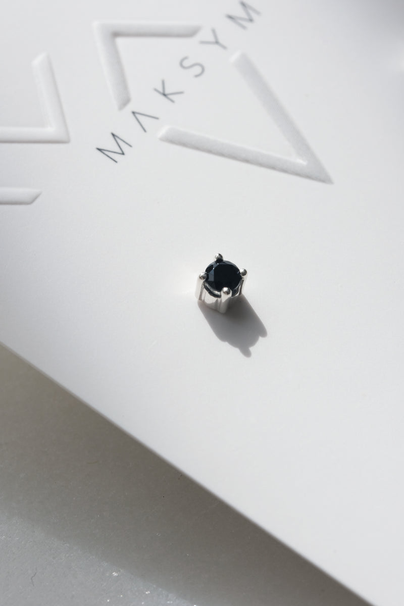 4 prong setting + Spinel earrings // Silver