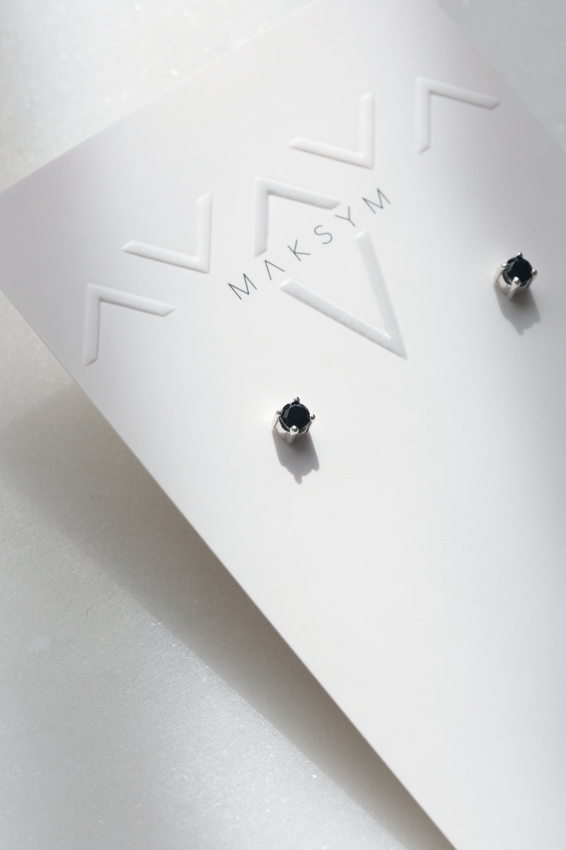 4 prong setting + Spinel earrings // Silver