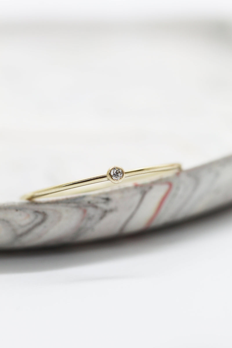 Mini solitaire serti clos // 0,02ct