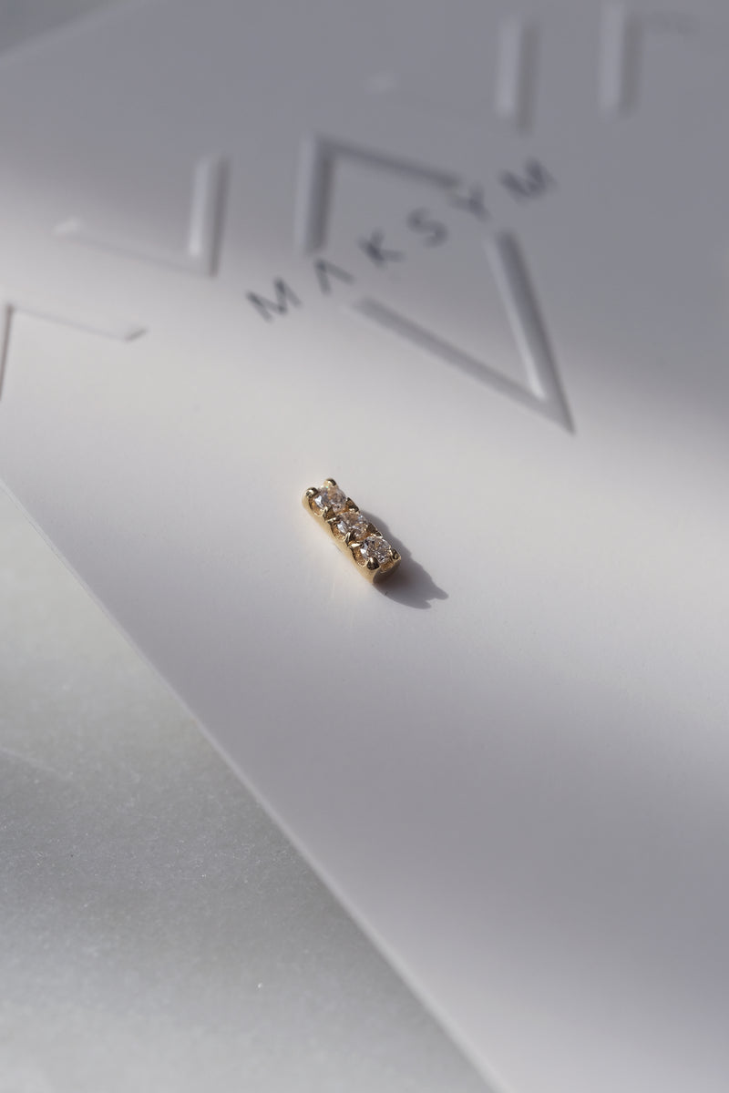 LAST UNITS // Bar + 3 CZ earrings // 10K Gold