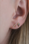 DERNIERS EXEMPLAIRES // Boucles d'oreilles barre + 5 CZ  // Or 10K