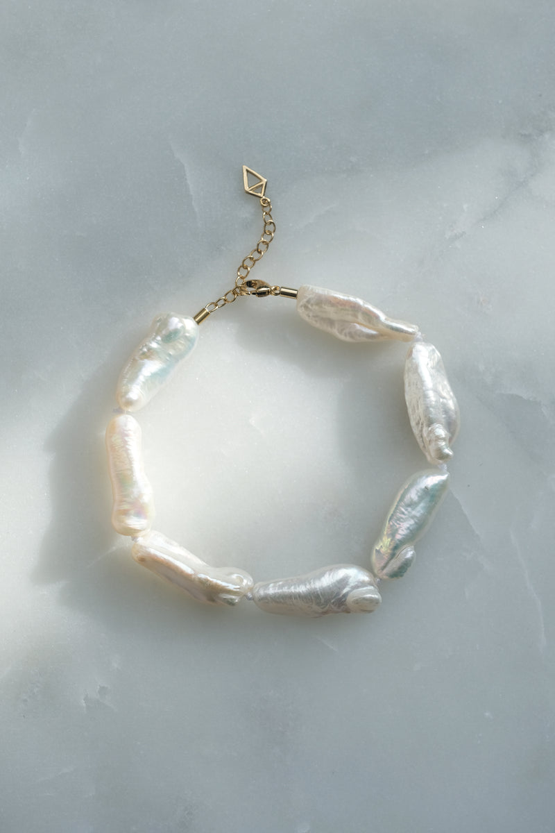 IMPARFAIT // Bracelet perles Biwa baroques // Doré