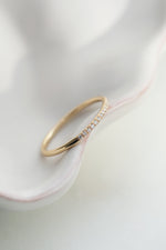 ÉCHANTILLON // Jonc semi éternité // Or 14K + Diamants