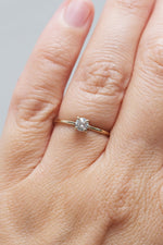 Bague Solitaire Classique à 4 griffes // 0,25ct