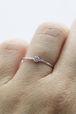 Small bezel-set solitaire // 0.05ct