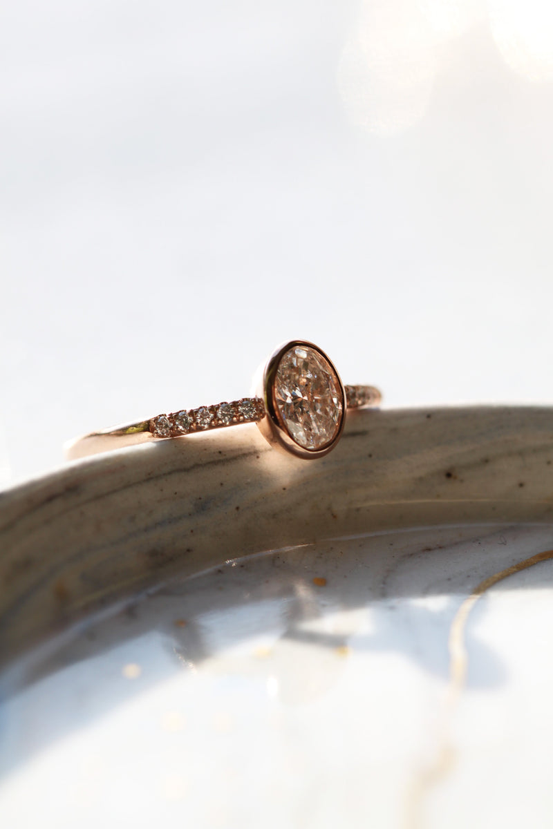 Bague MILA // Diamant + pavé