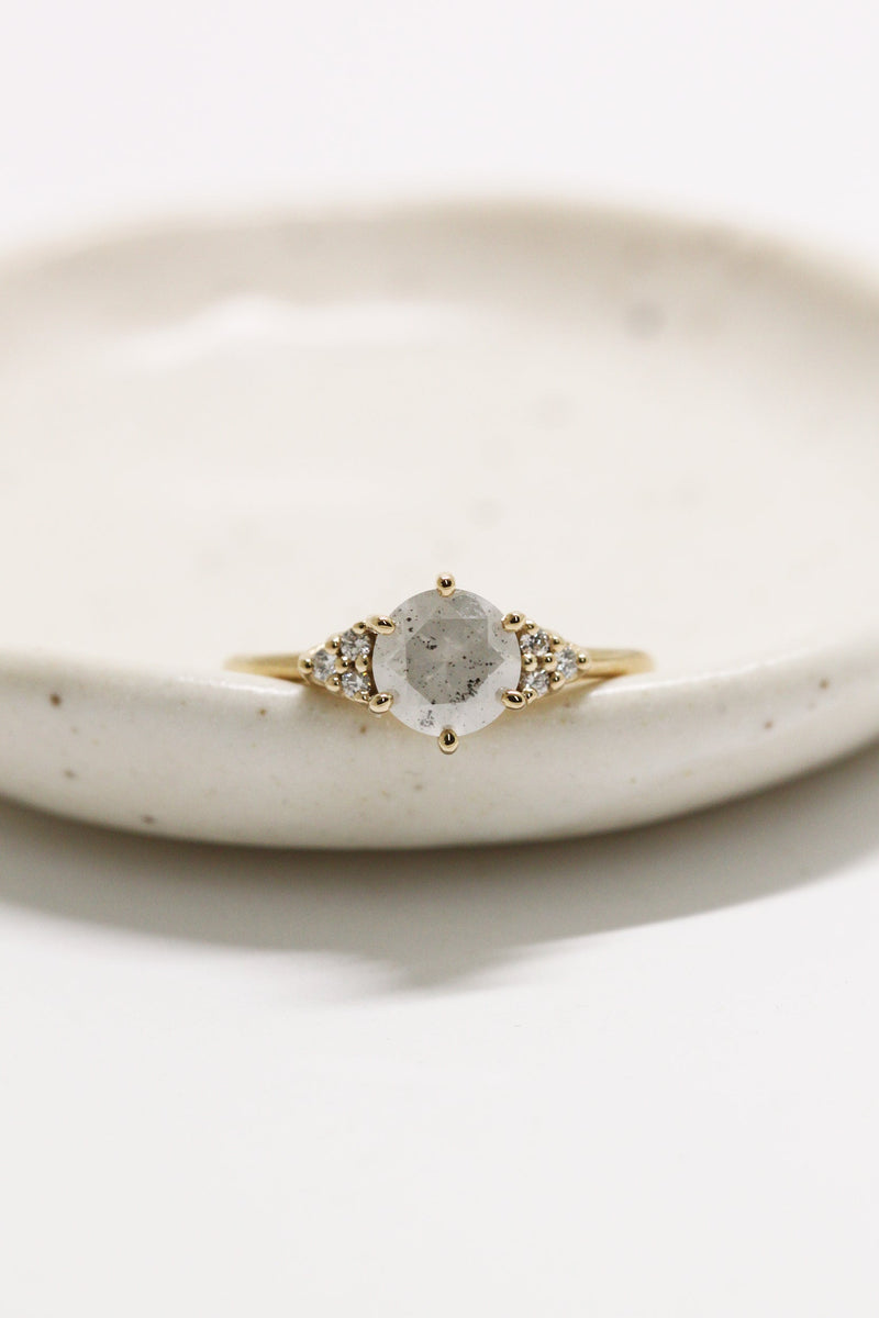 PRÊTE À PARTIR // Bague TALIA // Diamant blanc sel et poivre 1,24ct