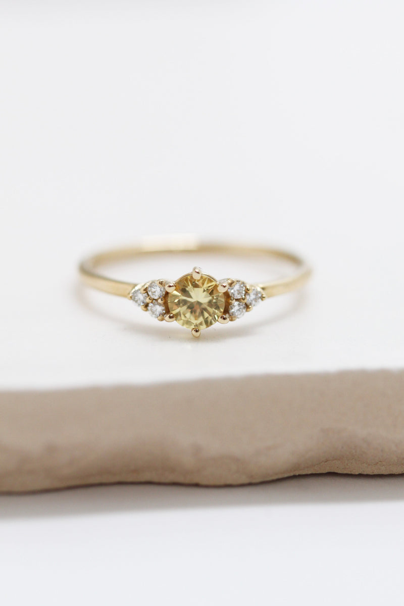 TALIA ring // Yellow sapphire