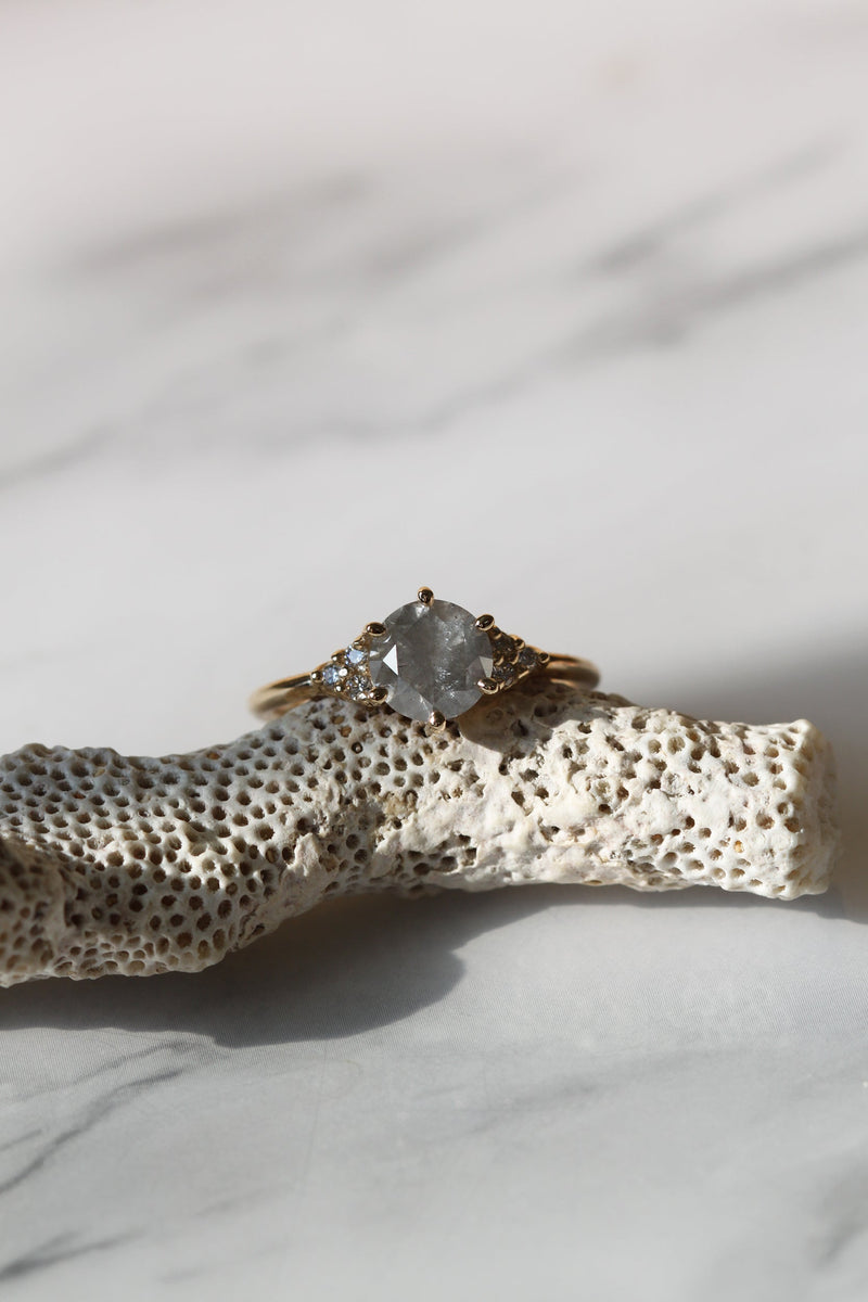 PRÊTE À PARTIR // Bague TALIA // Diamant gris pâle 1,17 ct