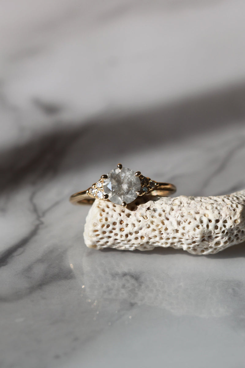 PRÊTE À PARTIR // Bague TALIA // Diamant gris pâle 1,17 ct