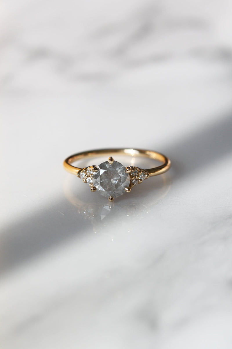PRÊTE À PARTIR // Bague TALIA // Diamant gris pâle 1,17 ct
