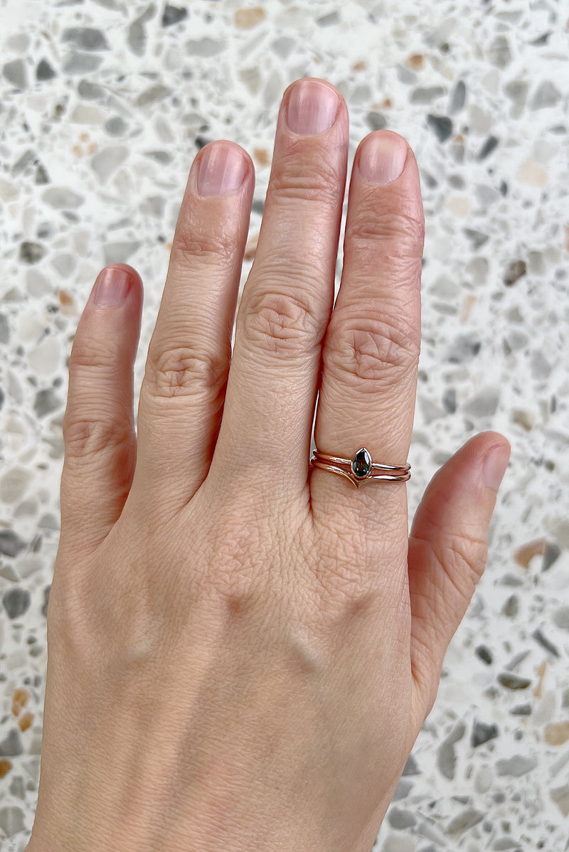 Bague ROMANE // Saphir poire Australien