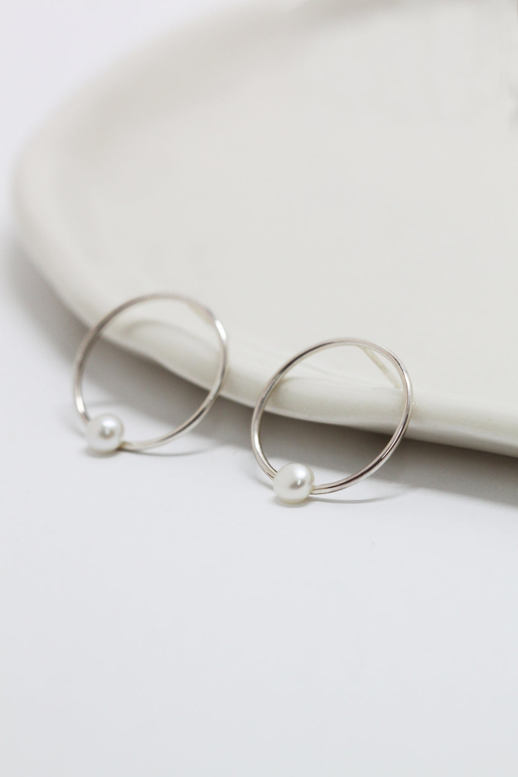 Silver circles earrings + pearls