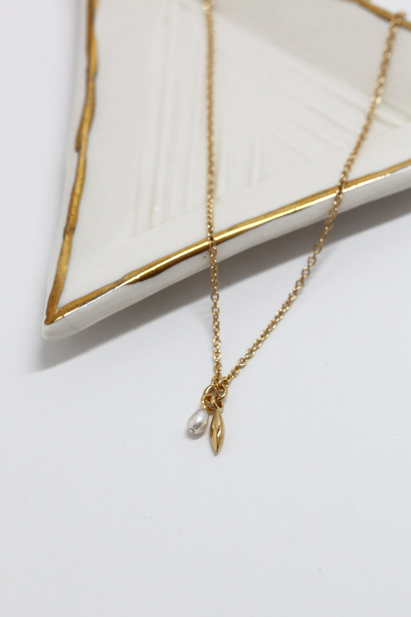 Small pearl necklace + marquise // Gold