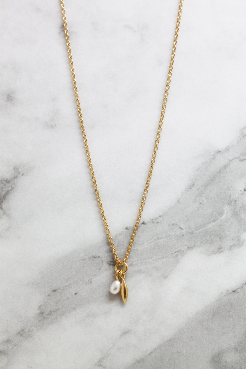 Small pearl necklace + marquise // Gold