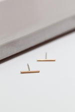 Bar earrings // 10 mm // Golden