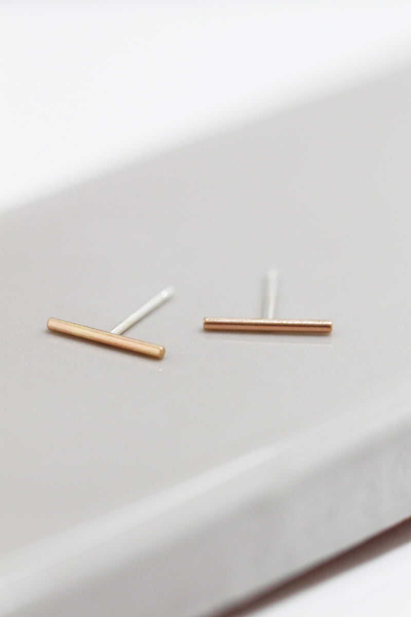 Bar earrings // 10 mm // Golden