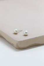 White pearl earrings // 5 mm