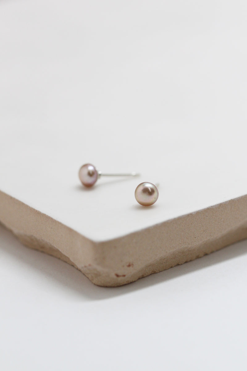 Pink pearl earrings // 5 mm