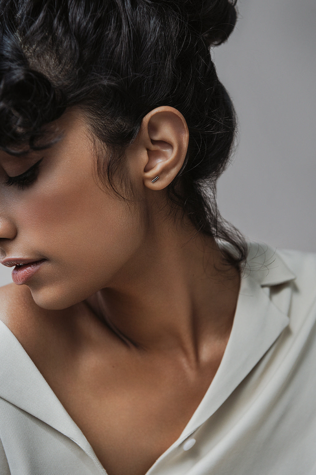 Bar earrings // Silver + 5 black spinels