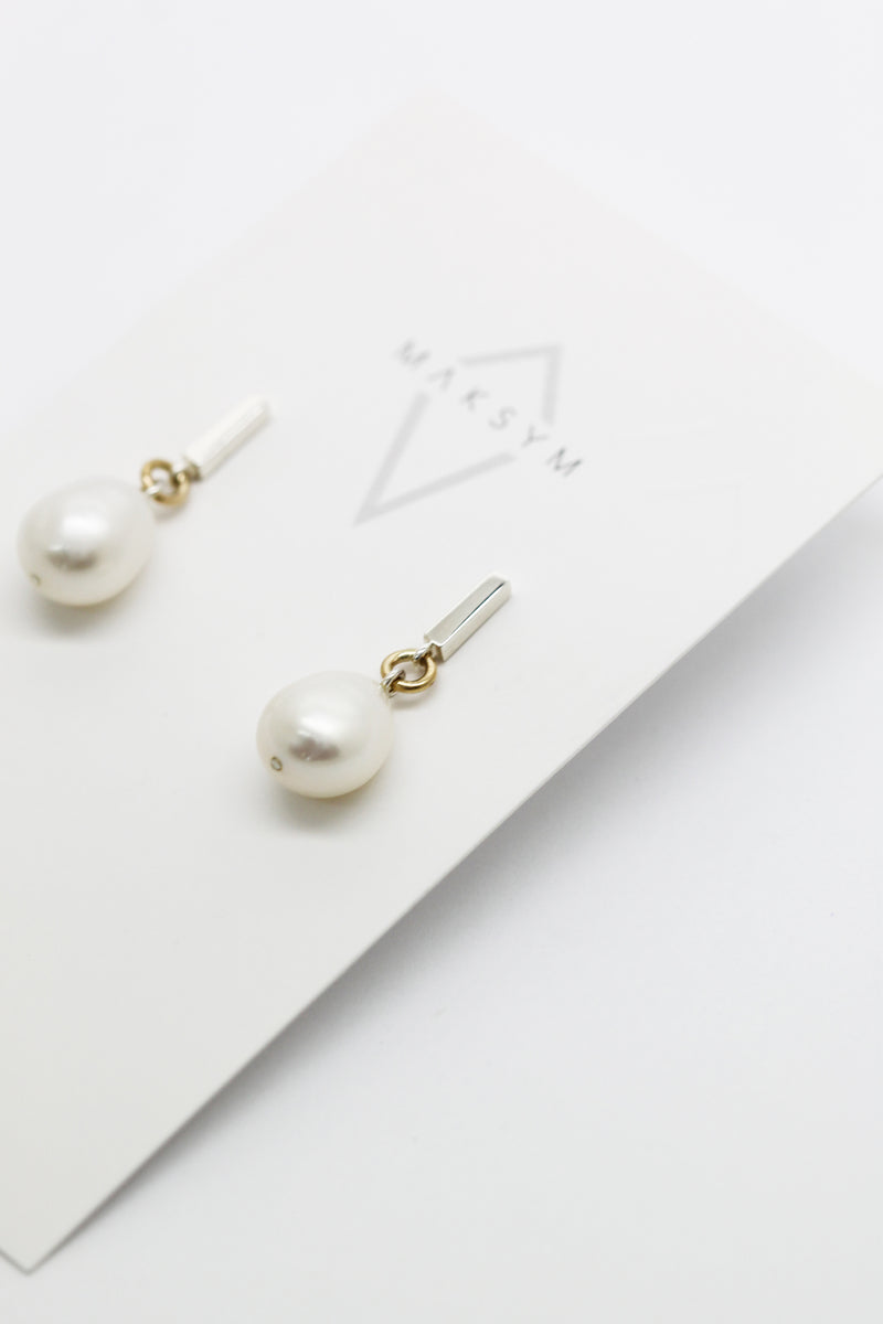 Bar earrings + baroque pearls