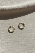 Huggies earrings // 15 mm Gold