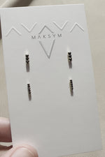 DERNIERS EXEMPLAIRES // Boucles d'oreilles barres + 5 spinelles noir // Argent