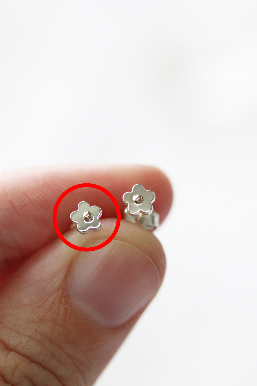 IMPERFECT - Mini daisy earrings // 2 tones