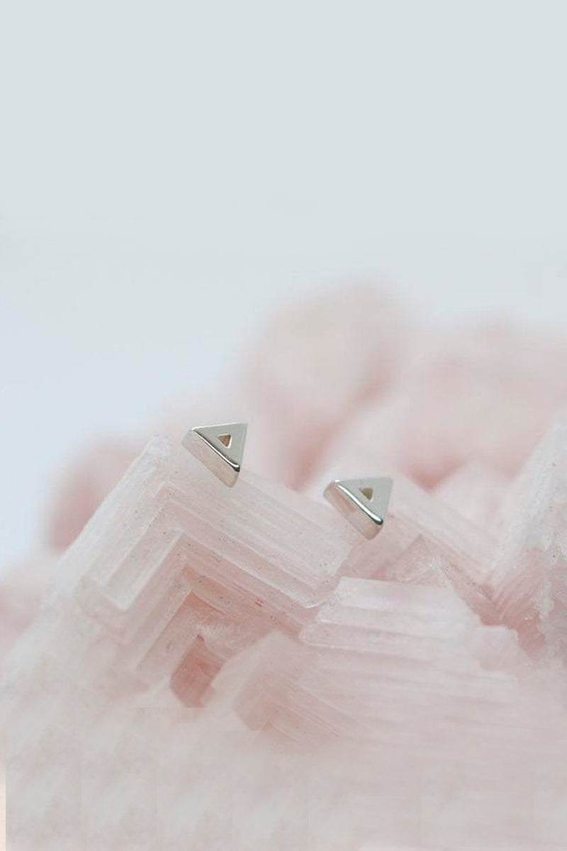 LAST CHANCE // Mini triangle earrings