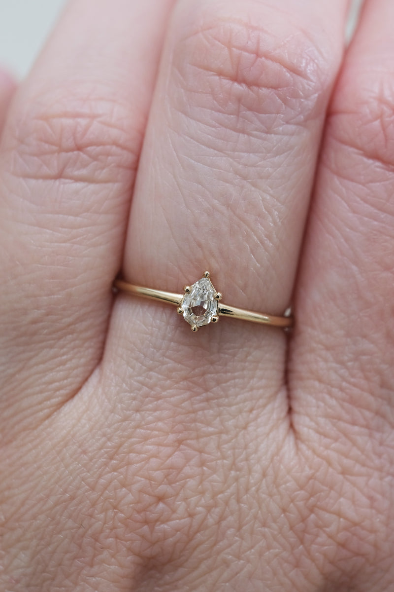 Lily ring - Canadian champagne diamond 0.22ct